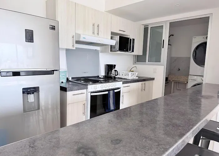 Romulo Ofarril 2parking-2br-2ba *
