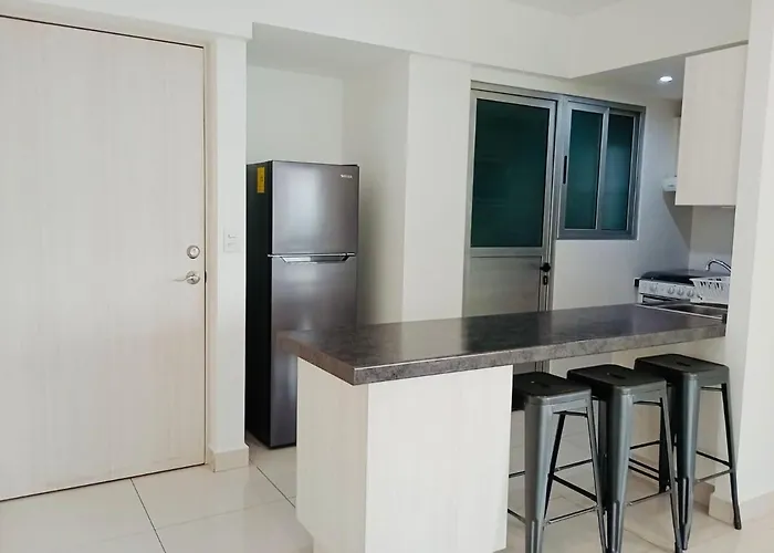 Romulo Ofarril 2parking-2br-2ba *